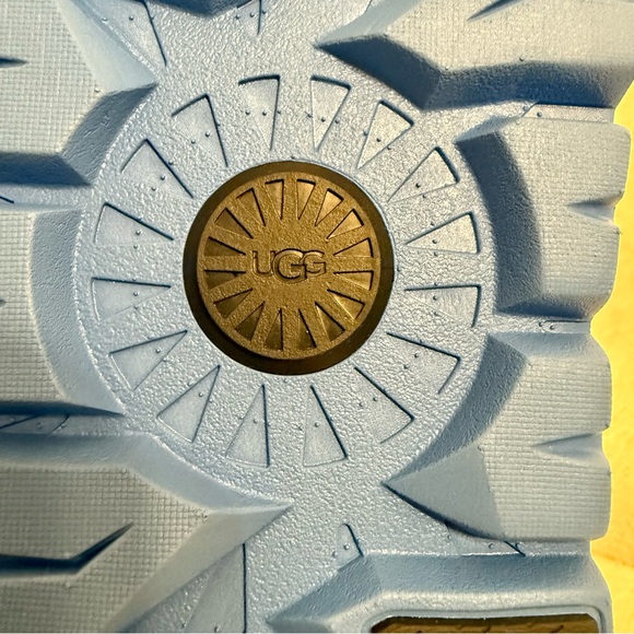 UGG Tasman Weather Hybrid in Chestnut and Big Sky NWOT - Picture 9 of 11